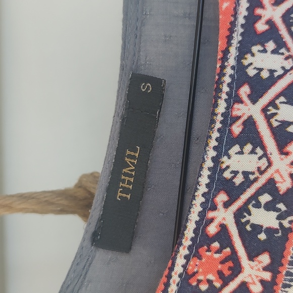 Beautiful THML blouse - Picture 2 of 4